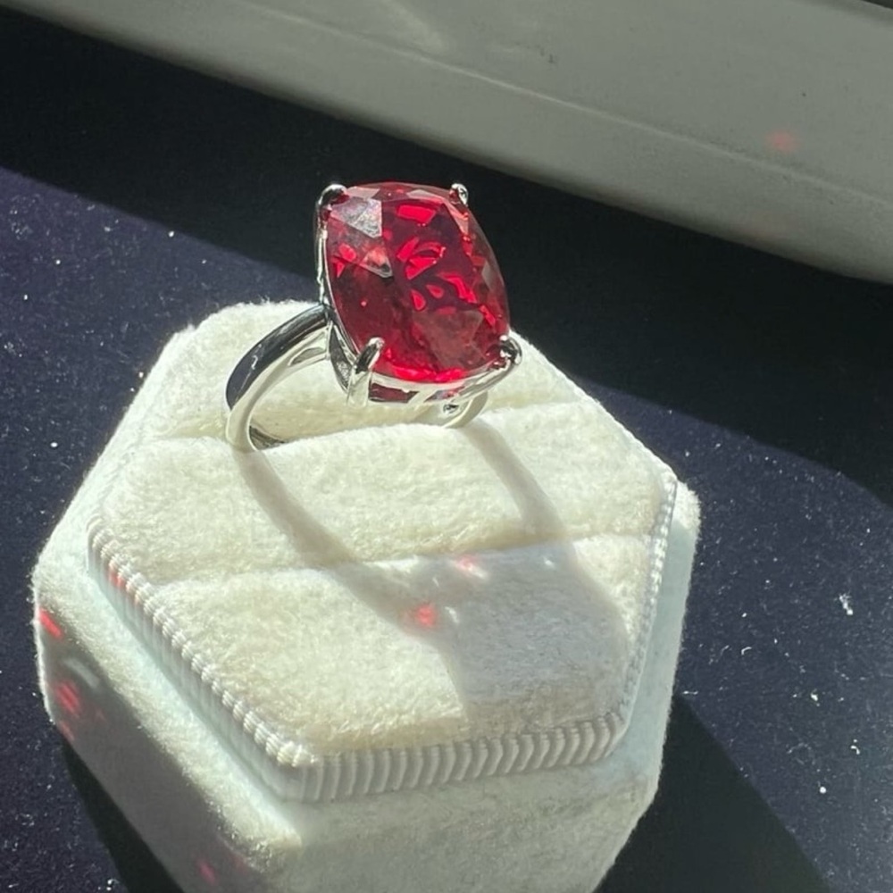 Gorgeous Swarovski Elements Ruby Shade Ring 5.2ct… - image 3